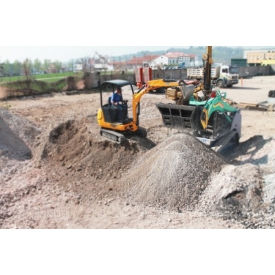 godet-concasseur-mini-chargeur-chargeuse-telescopique-tractopelle-mb-crusher-_mb-l-travail-2_1634812360