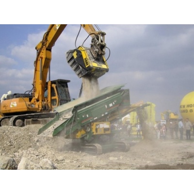 godet-concasseur-minipelle-pelle-mb-crusher-_mb-travail-5_1382064679