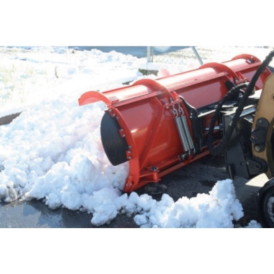 Lame-de-deneigement-minichargeur-skid-tractopelle-au-travail