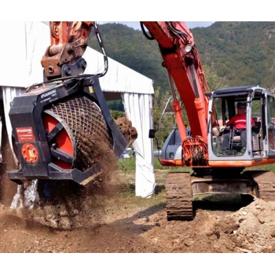 Godet cribleur VMS7 pour mini pelle 5 a 7.5 T demonstration