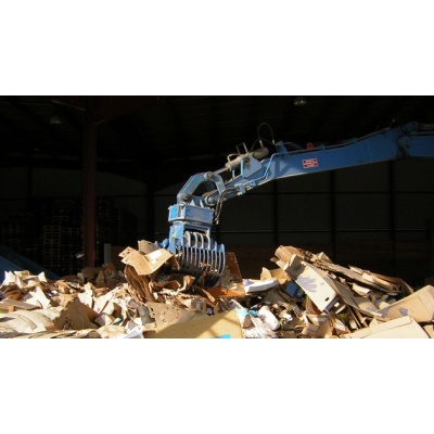 pince_demolition_pince_tri_pelle_hydraulique_au_travail