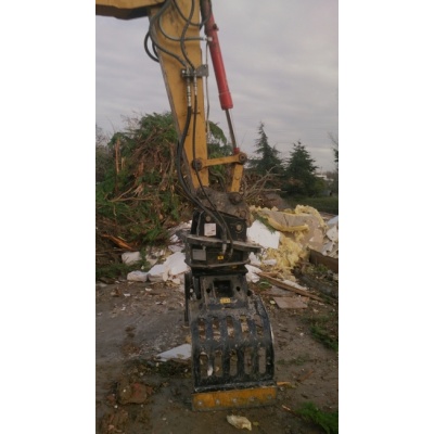 Pince_tri_demolition_mb_crusher_au travail 