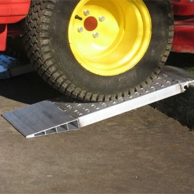 Paire de Rampes d'Aluminium Largeur 215 mm Longueur 0,8 m. Capacité 1250 Kgs